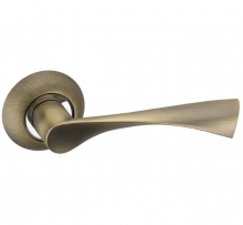 Коллекция Absolut - Дверная ручка ADDEN BAU LEGEND A123 на круглой розетке Bronze бронза