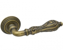 Коллекция Vintage - Дверная ручка ADDEN BAU PALAZZO V201 на круглой розетке AGED BRONZE состаренная бронза