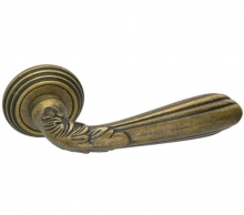 Коллекция Vintage - Дверная ручка ADDEN BAU POMOLO V203 на круглой розетке AGED BRONZE состаренная бронза
