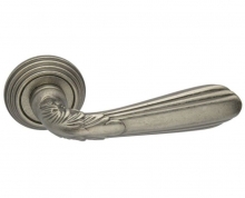 Коллекция Vintage - Дверная ручка ADDEN BAU FIORE V207 на круглой розетке AGED SILVER состаренное серебро