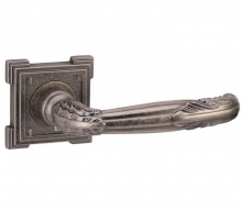 Коллекция Vintage - Дверная ручка ADDEN BAU FLAMINGO VQ204 на квадратной розетке AGED SILVER состаренное серебро