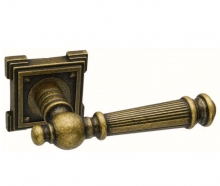 Коллекция Vintage - Дверная ручка ADDEN BAU CASTELLO VQ212 на квадратной розетке AGED BRONZE состаренная бронза